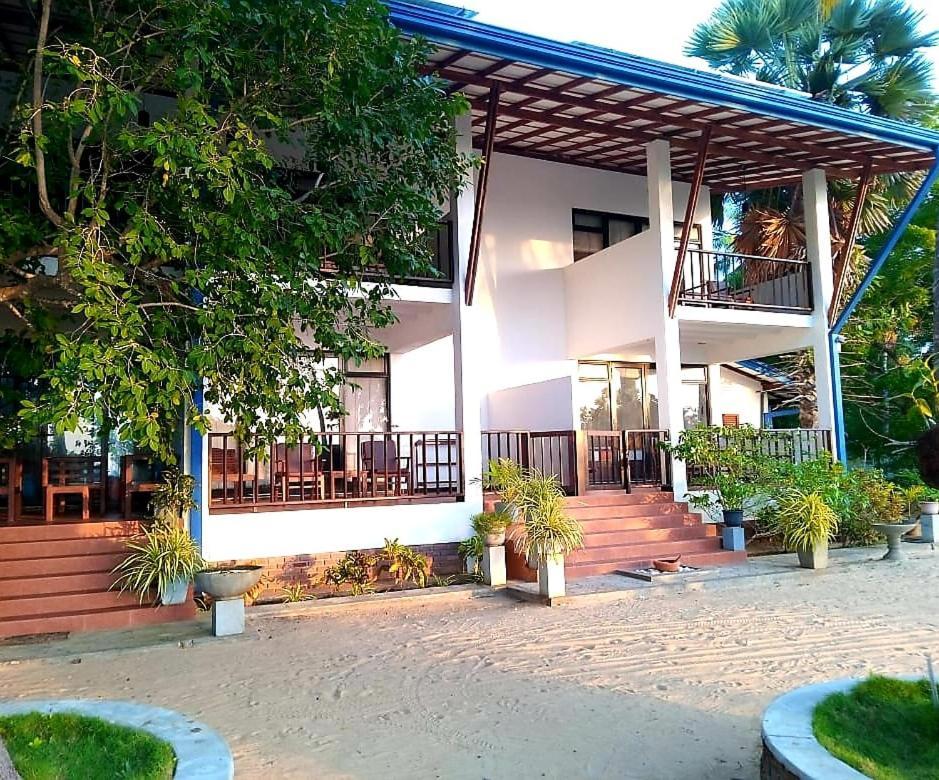 Wellé Wadiya Beach Hotel&Restaurant Kalpitiya Bagian luar foto