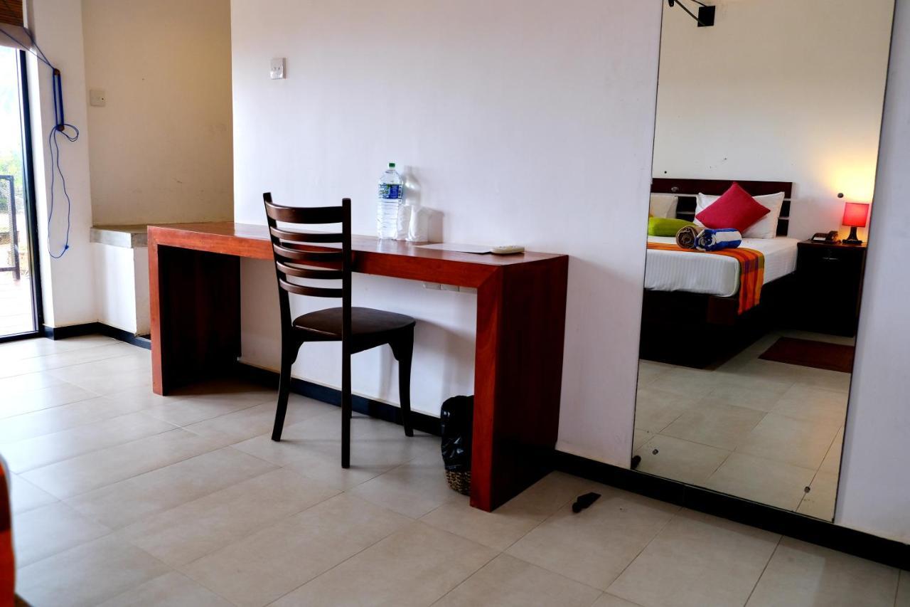 Wellé Wadiya Beach Hotel&Restaurant Kalpitiya Bagian luar foto